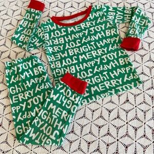 Carters’s 2-piece Unisex 100% Cotton Christmas Pajama Set in Size 5T